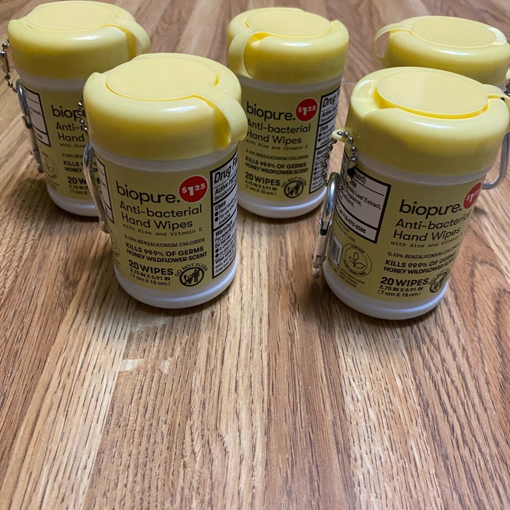 Biopure Yellow Anti-bacterial Hand Wipes with Clip Lot of 5.